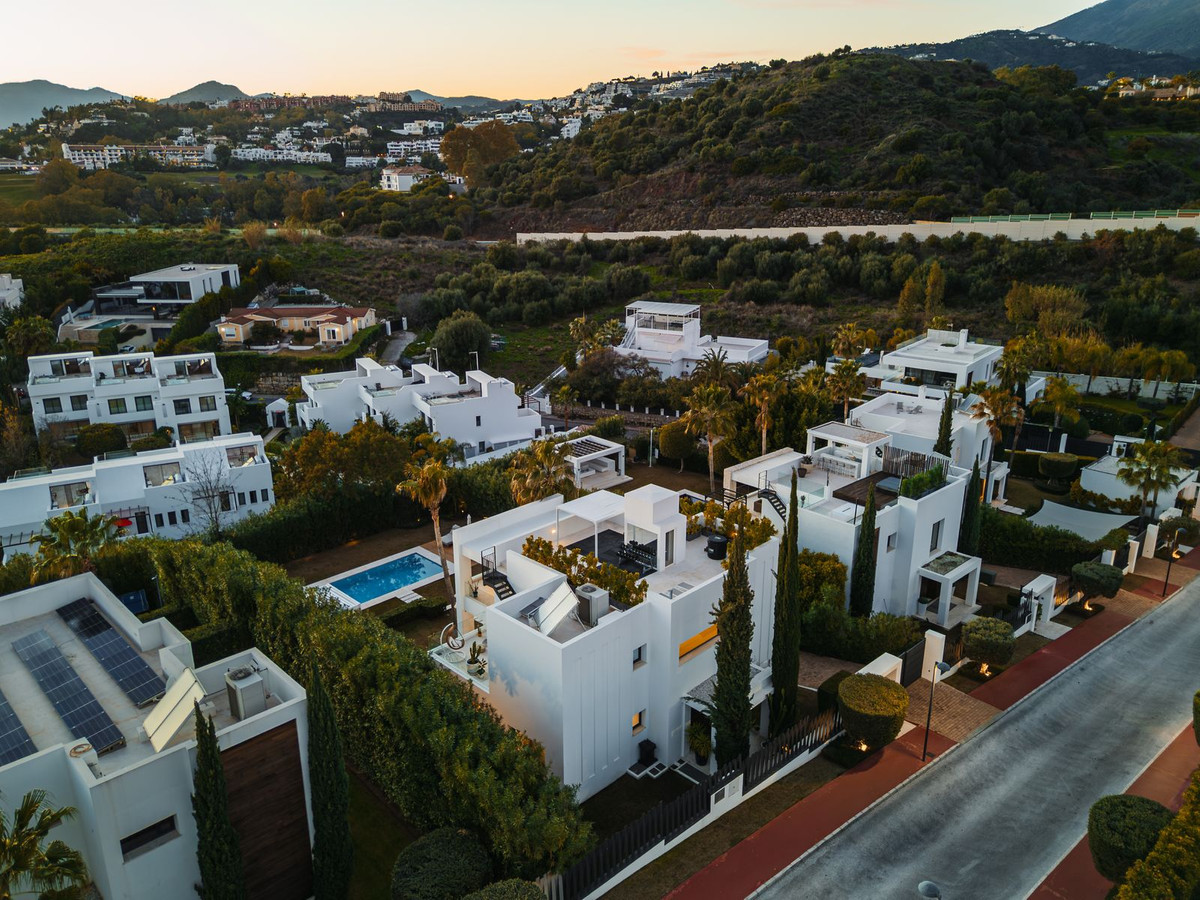 Casa de 6 Dormitorios en venta en Nueva Andalucía, Marbella