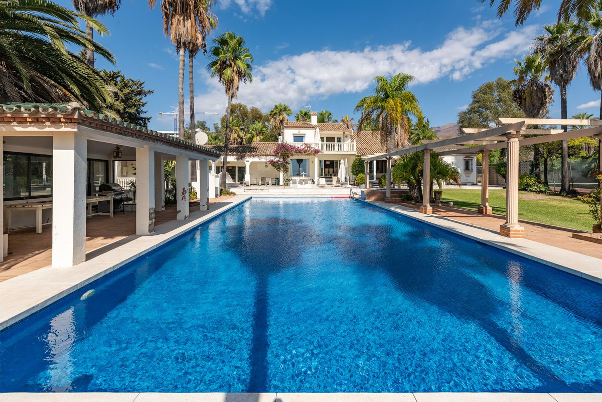 Casa de 4 Dormitorios y 3 Baños en venta en Estepona