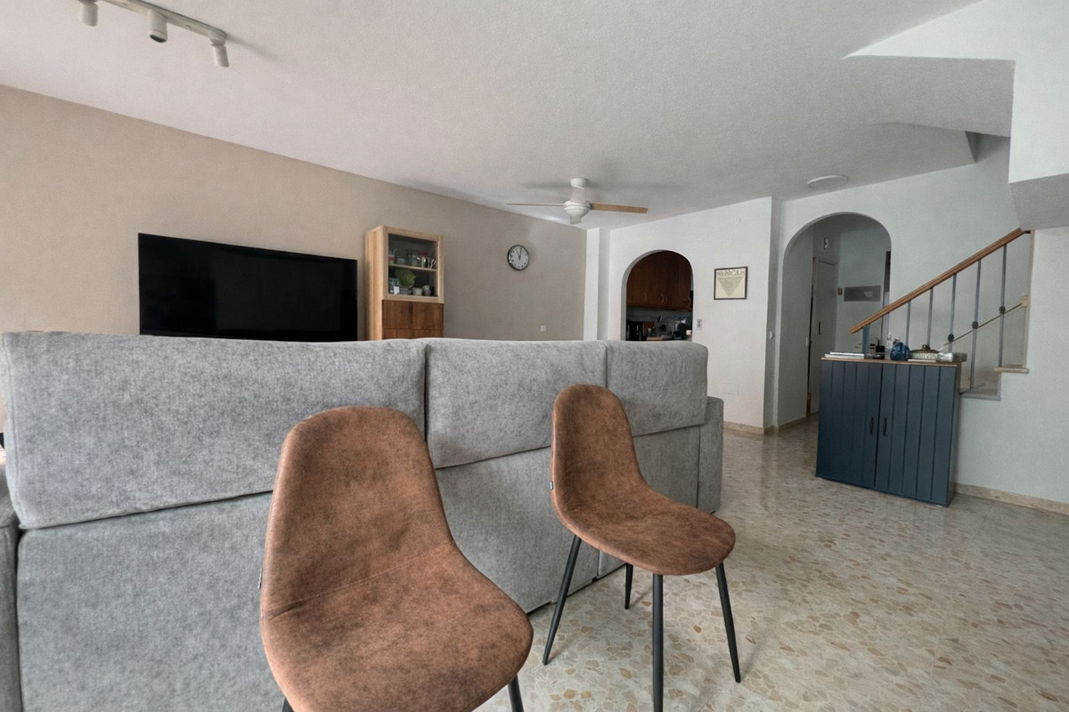 Casa Adosada de 3 Dormitorios y 2 Baños en venta en Arroyo de la Miel, Benalmádena