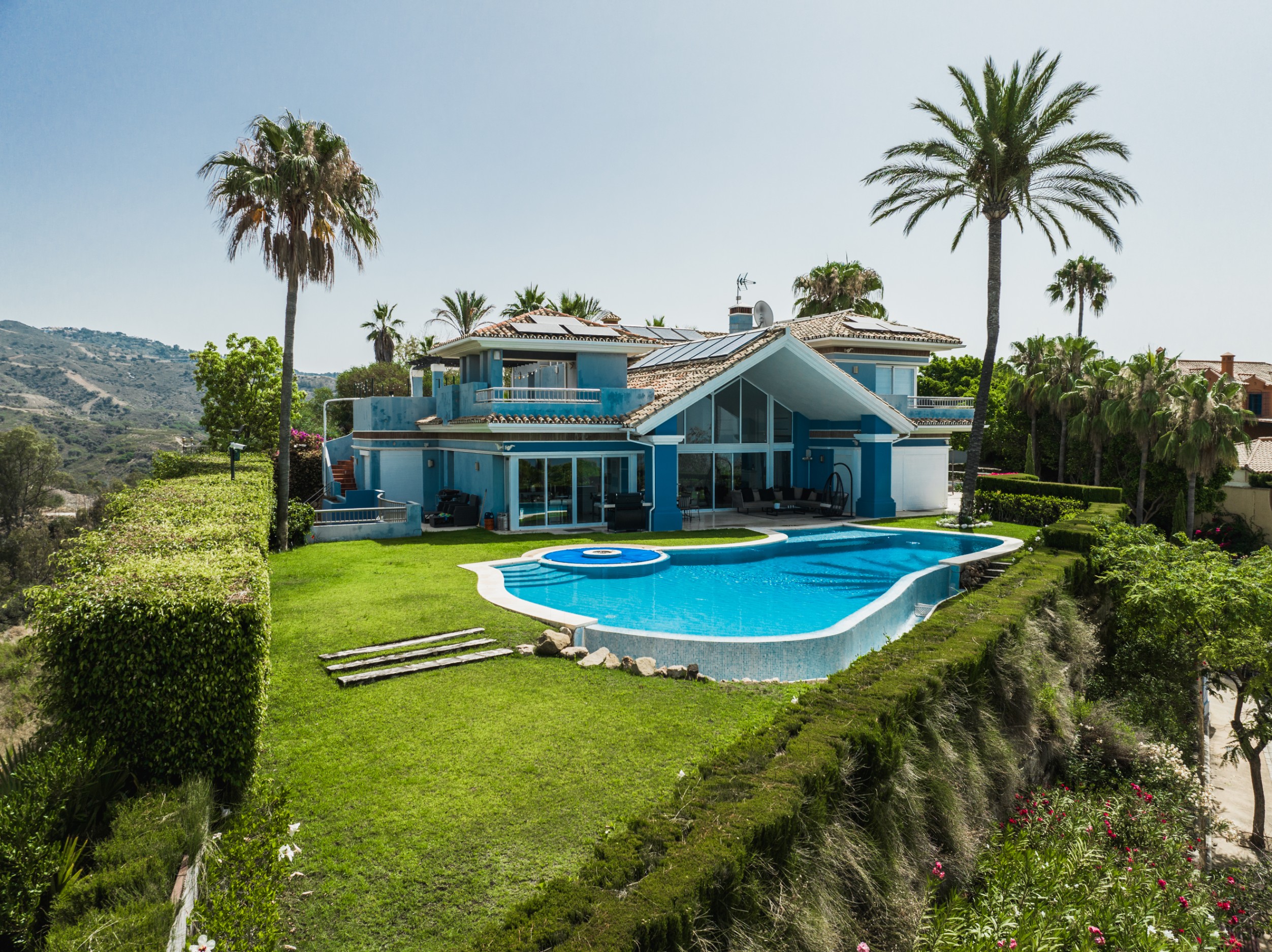 Casa de 6 Dormitorios en venta en Elviria, Marbella
