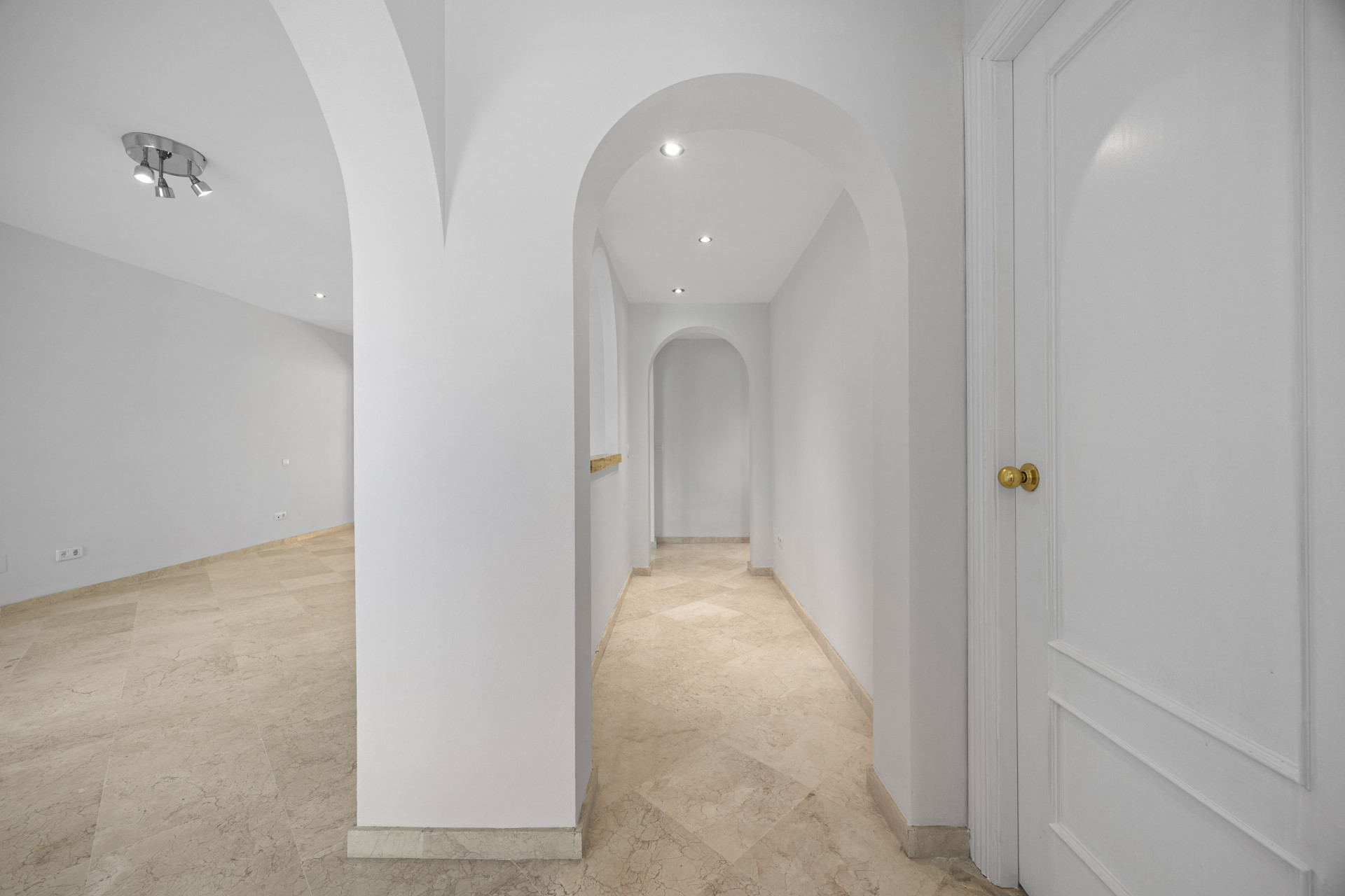 Piso de 2 Dormitorios en venta en Guadalmina Alta, San Pedro de Alcántara