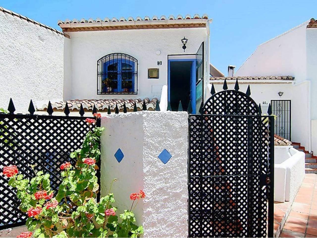 Casa Adosada de 2 Dormitorios en venta en Nerja