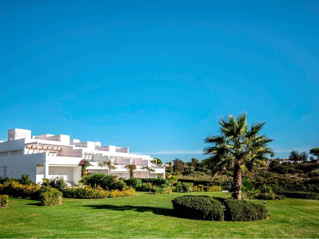 Casa Adosada de 4 Dormitorios en venta en Conil de la Frontera