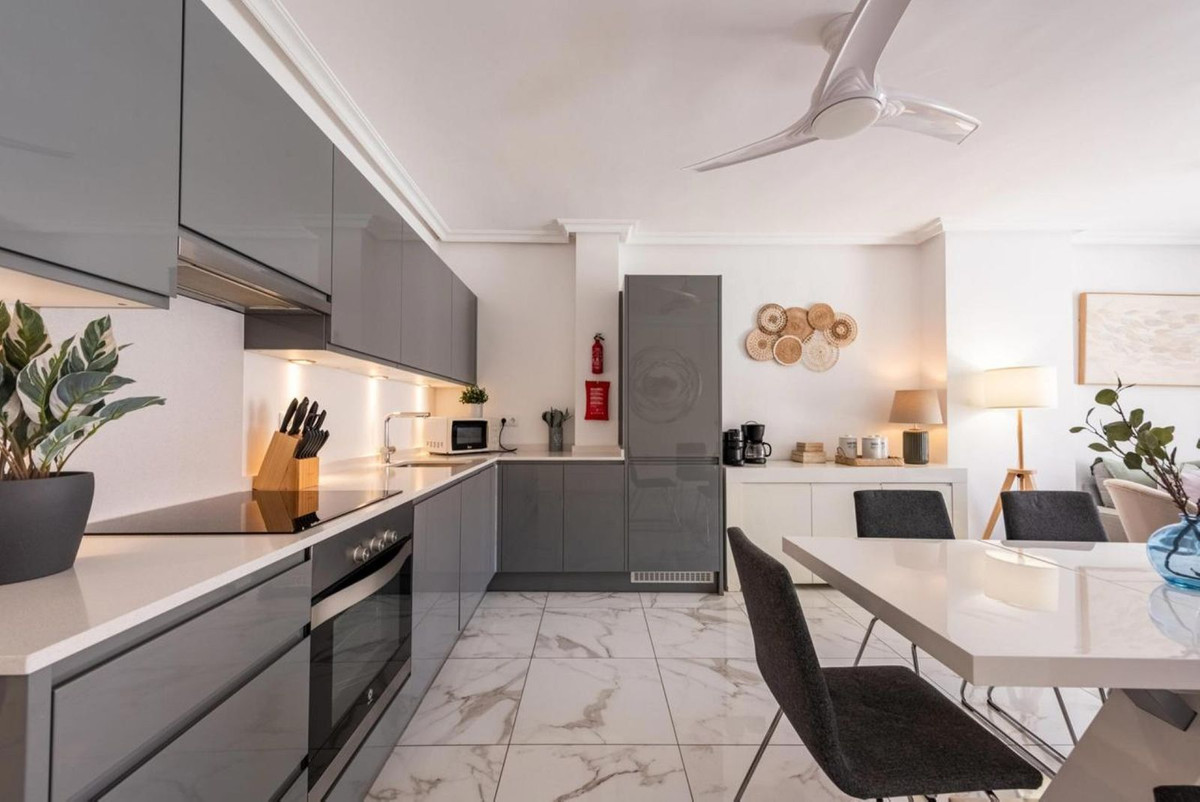 Piso de 3 Dormitorios en venta en Nueva Andalucía, Marbella