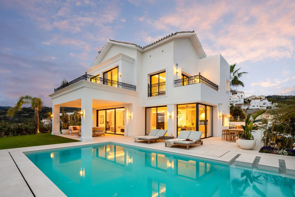 Casa de 5 Dormitorios y 5 Baños en venta en Los Arqueros, Benahavís
