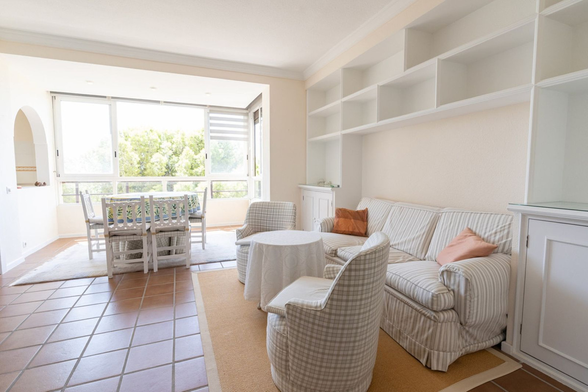 Piso de 2 Dormitorios en venta en Nueva Andalucía, Marbella