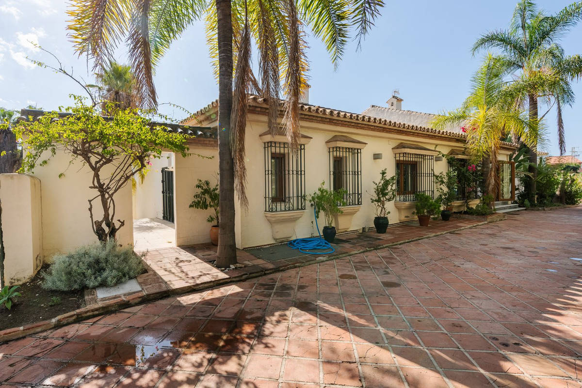 Casa de 4 Dormitorios y 3 Baños en venta en Estepona