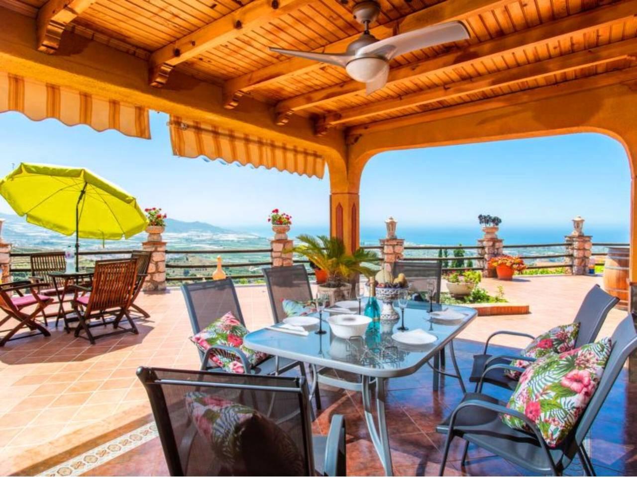 Casa Adosada de 2 Dormitorios y 1 Baño en venta en Motril