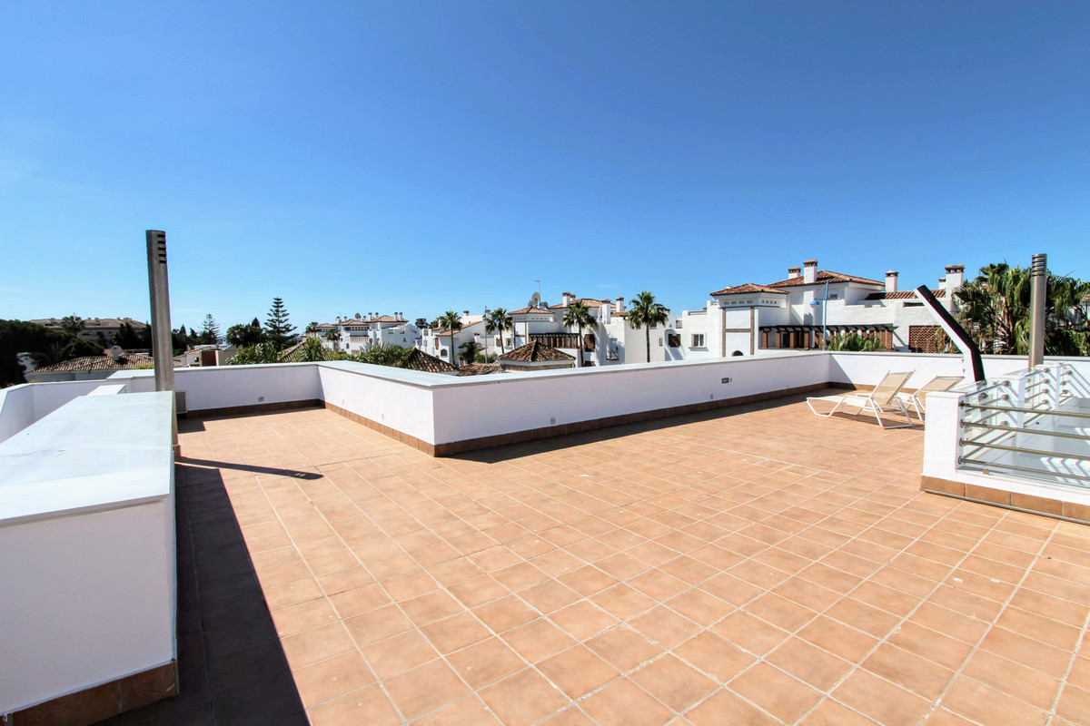 Casa de 6 Dormitorios y 6 Baños en venta en San Pedro de Alcántara