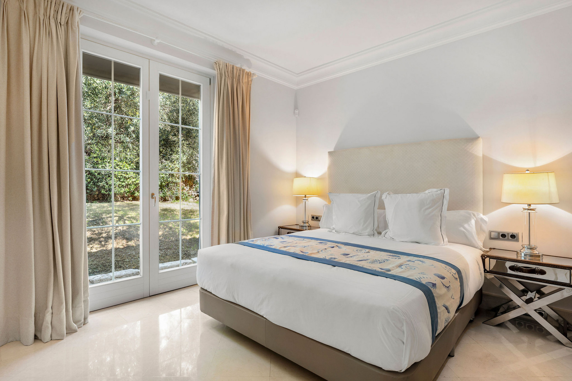 Casa de 4 Dormitorios en venta en Milla de Oro, Marbella
