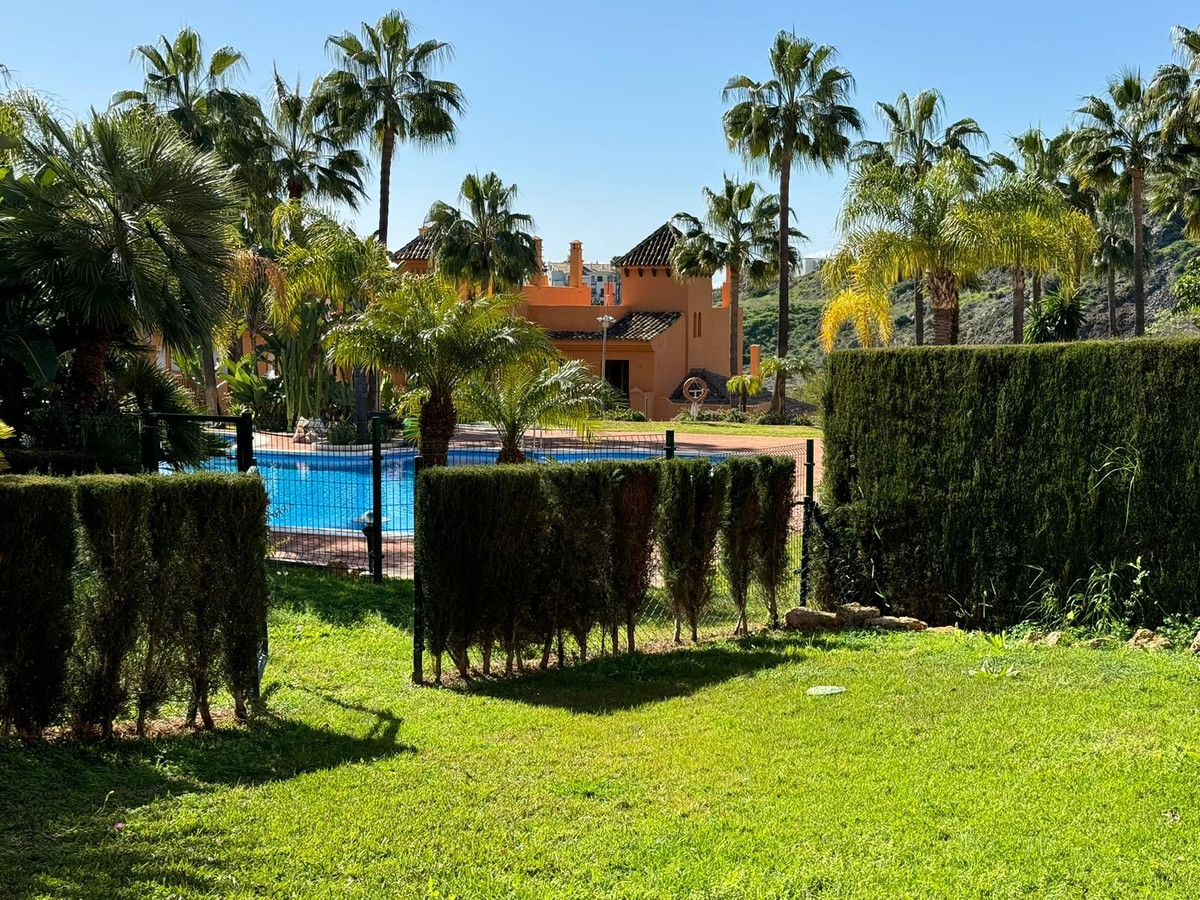 4 спални, 3 бани - Вила за продажба в El Paraiso, Estepona