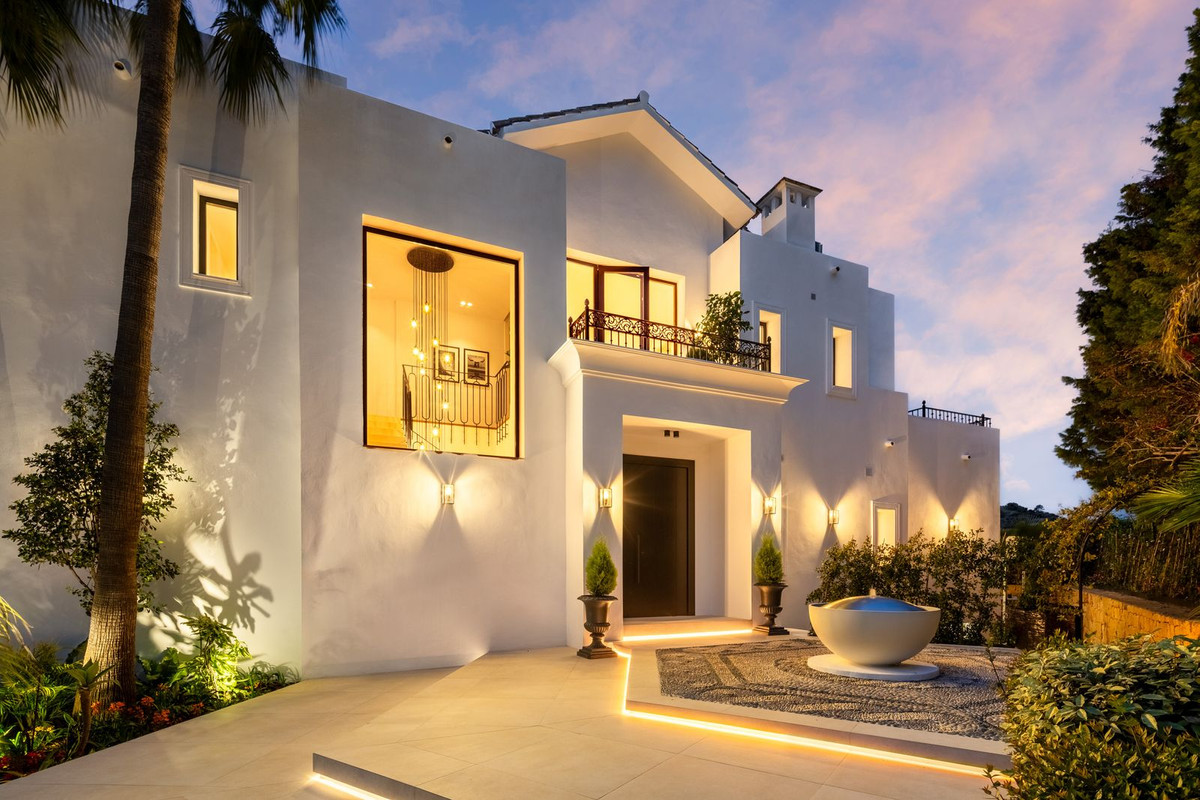 Casa de 5 Dormitorios y 5 Baños en venta en Los Arqueros, Benahavís