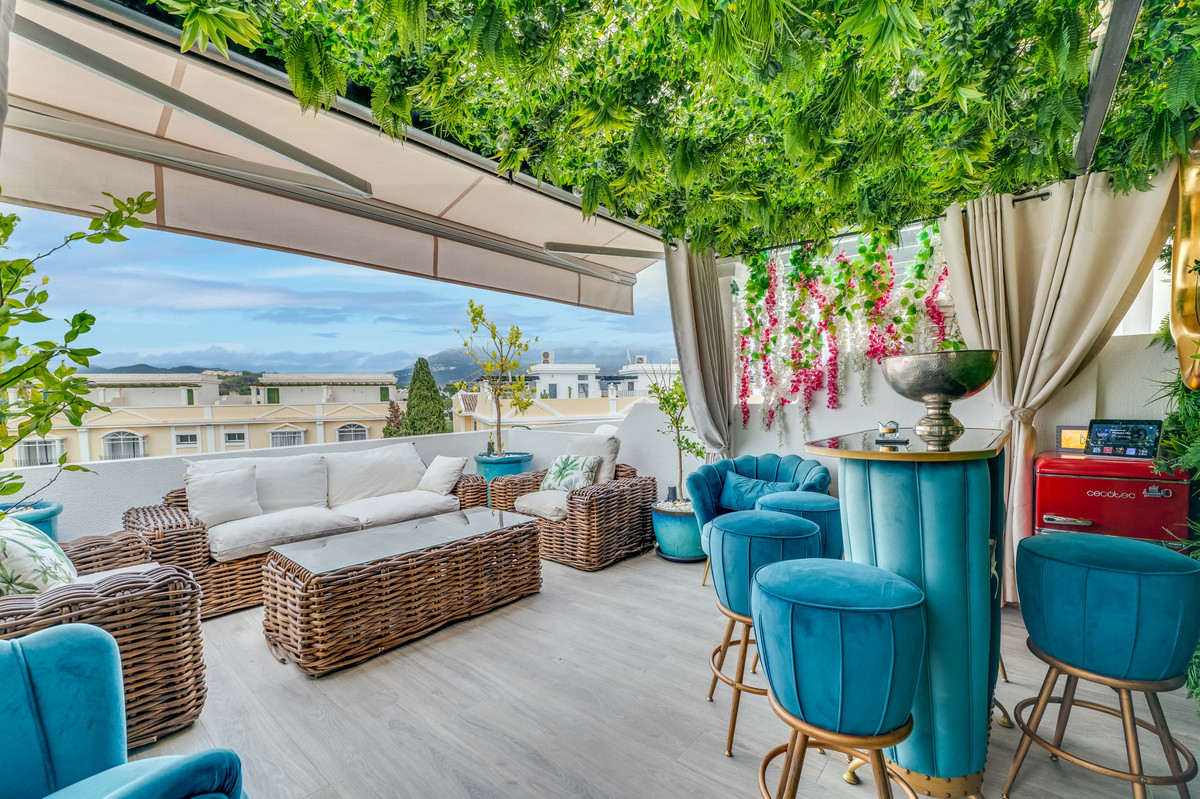 Piso de 3 Dormitorios y 2 Baños en venta en Nueva Andalucía, Marbella