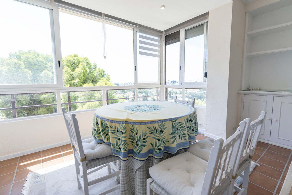 Piso de 2 Dormitorios en venta en Nueva Andalucía, Marbella