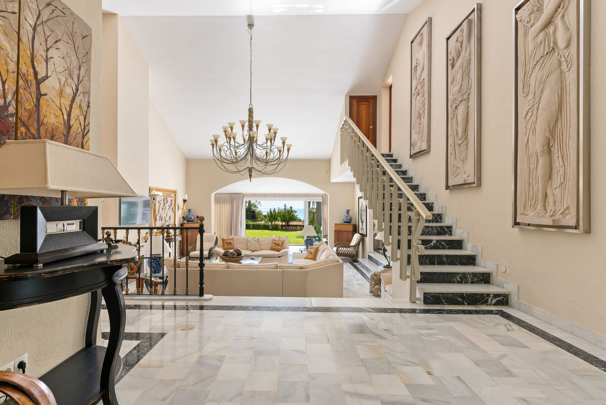 Casa de 4 Dormitorios y 3 Baños en venta en Estepona