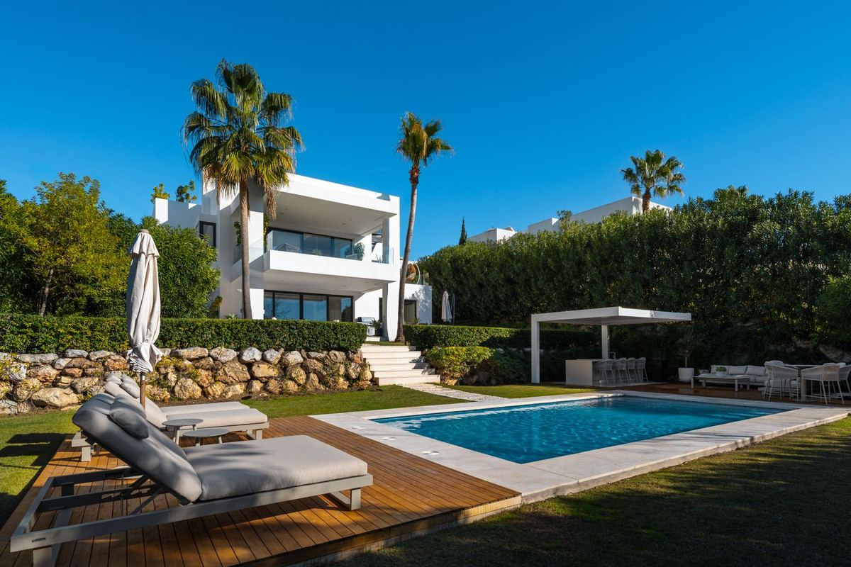 Casa de 6 Dormitorios en venta en Nueva Andalucía, Marbella