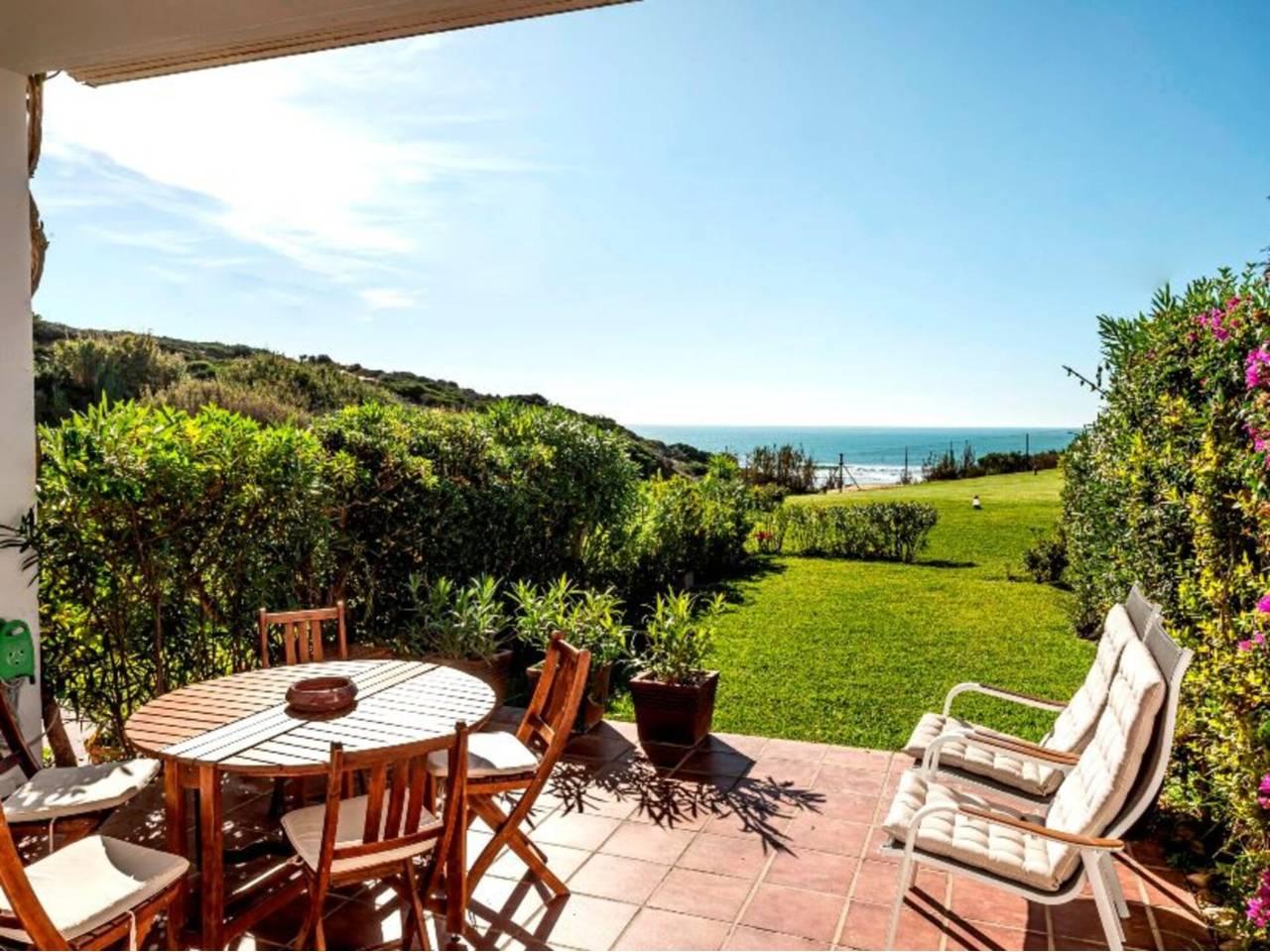 Casa Adosada de 4 Dormitorios en venta en Conil de la Frontera