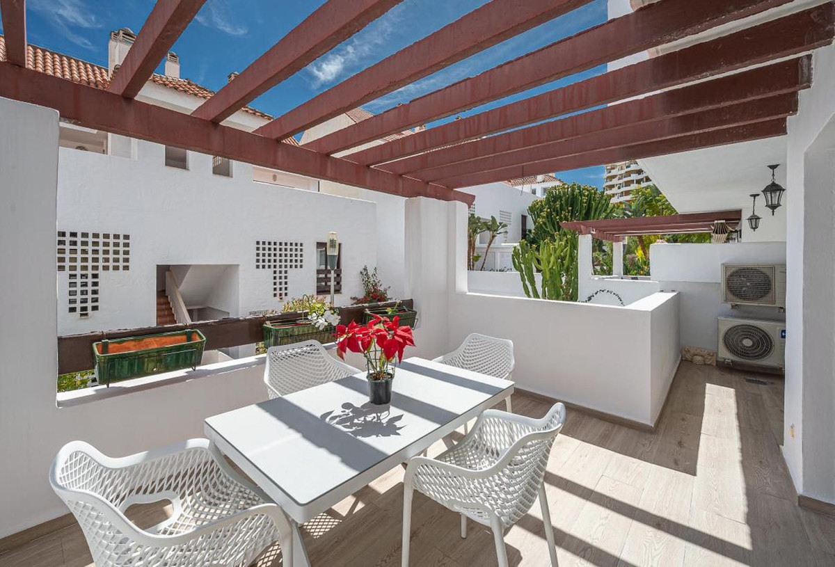 Piso de 3 Dormitorios en venta en Nueva Andalucía, Marbella