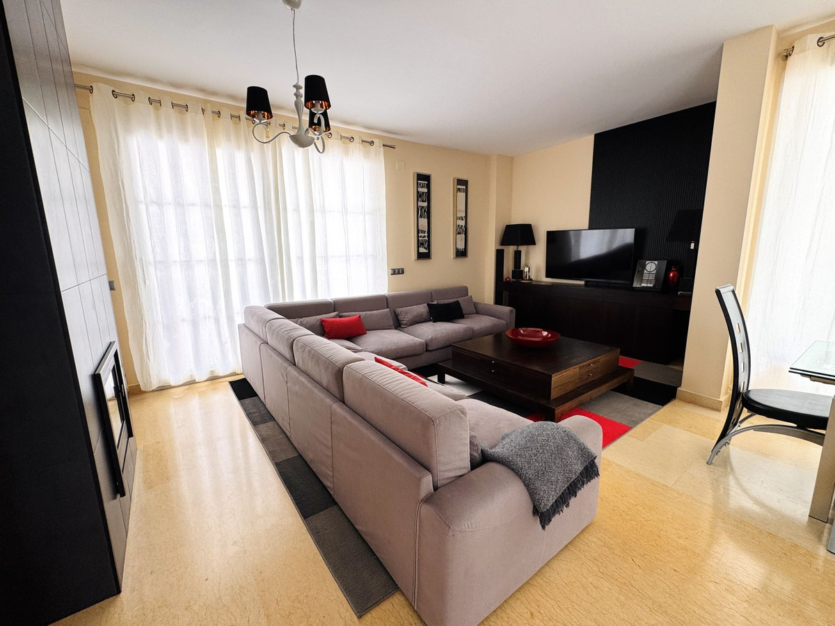 Casa de 5 Dormitorios y 5 Baños en venta en Nueva Milla de Oro, Estepona