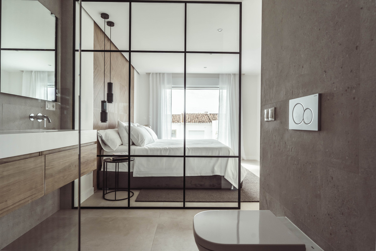 Casa Adosada de 3 Dormitorios y 3 Baños en venta en Nueva Andalucía, Marbella