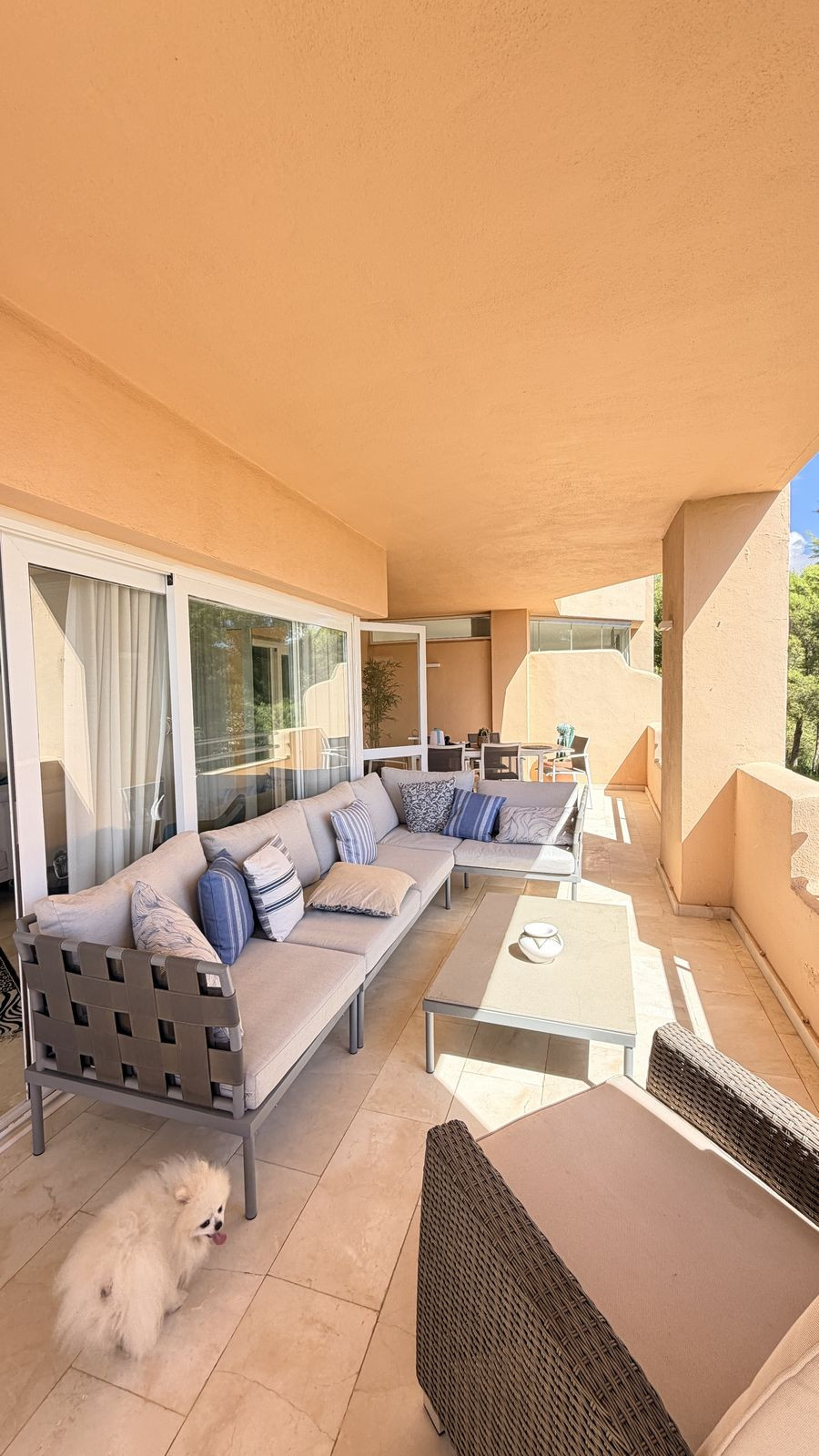 Piso de 3 Dormitorios y 2 Baños en venta en Elviria, Marbella