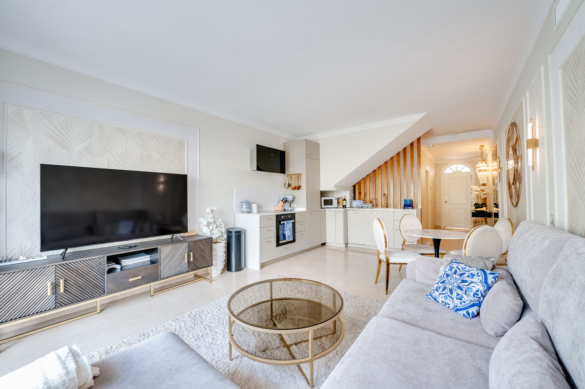 Piso de 3 Dormitorios y 2 Baños en venta en Nueva Andalucía, Marbella
