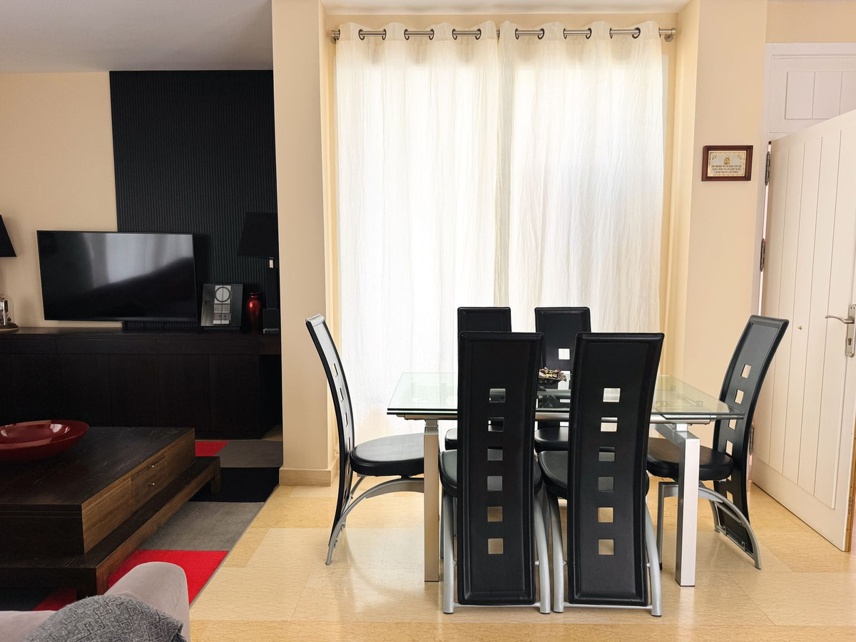 Casa de 5 Dormitorios y 5 Baños en venta en Nueva Milla de Oro, Estepona
