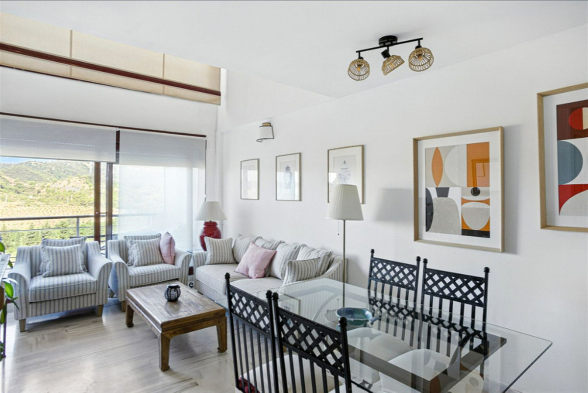 Ático de 3 Dormitorios y 2 Baños en venta en Benahavís