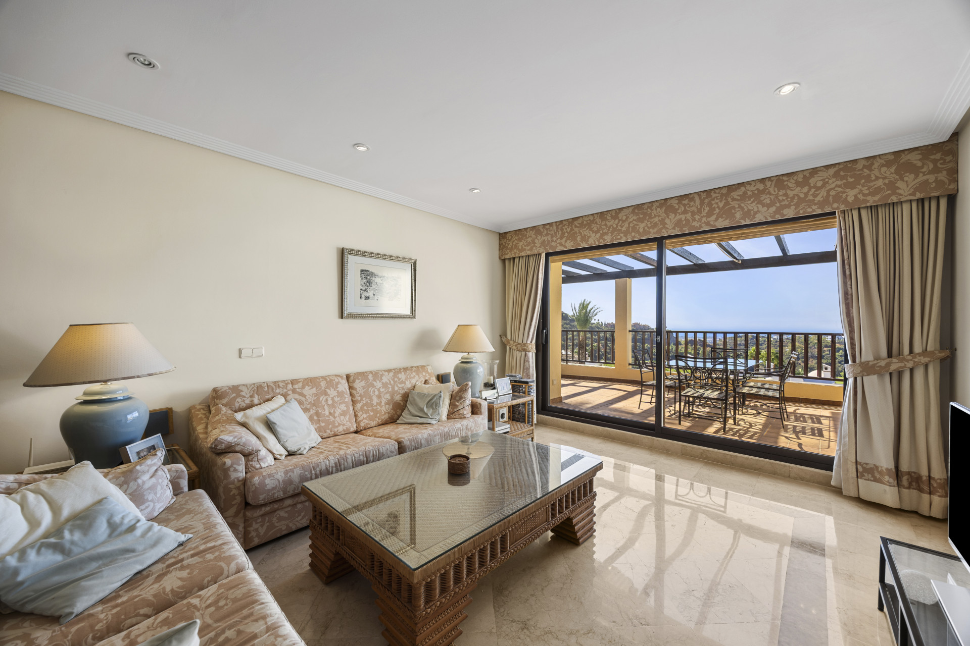Ático de 3 Dormitorios y 2 Baños en venta en Benahavís