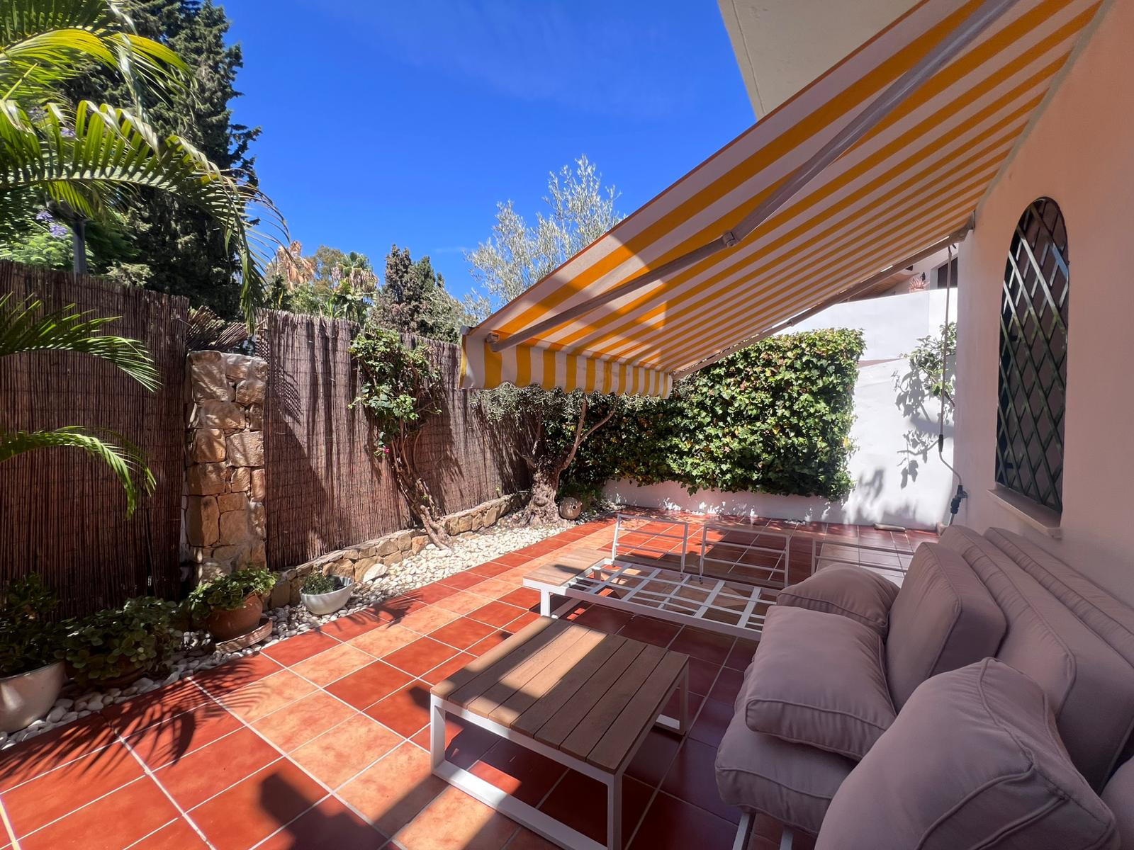 Piso de 2 Dormitorios en alquiler vacacional en Milla de Oro, Marbella