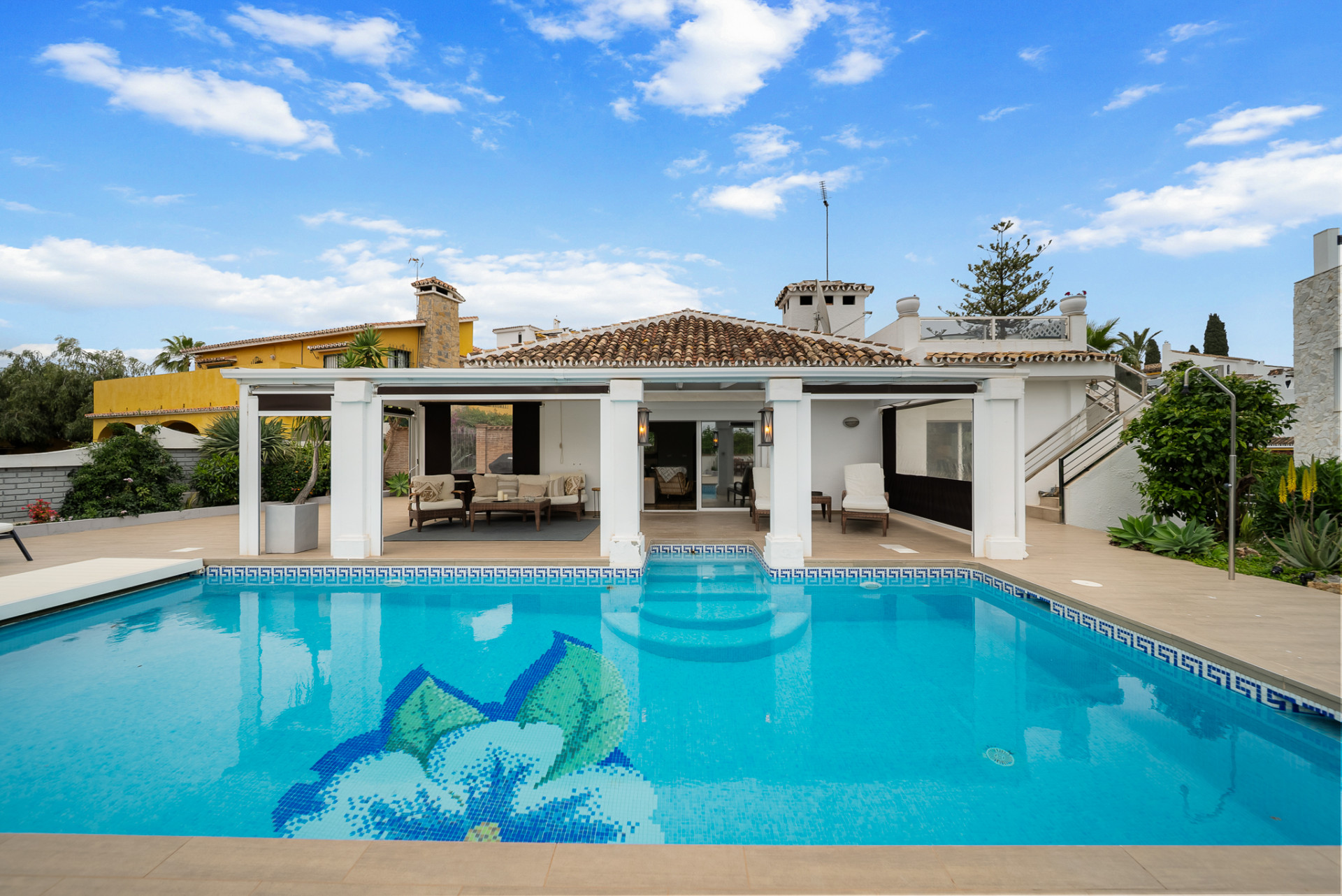 Casa de 3 Dormitorios y 3 Baños en venta en Nueva Andalucía, Marbella