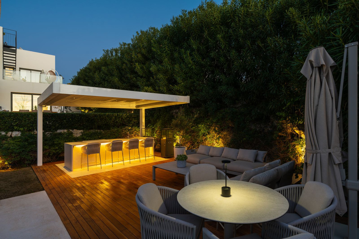 Casa de 6 Dormitorios en venta en Nueva Andalucía, Marbella