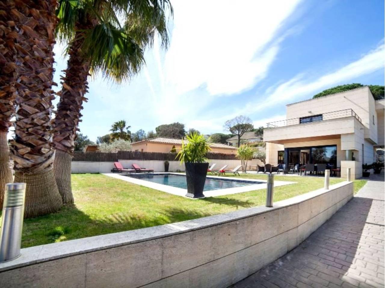 Casa Adosada de 4 Dormitorios en venta en Calonge