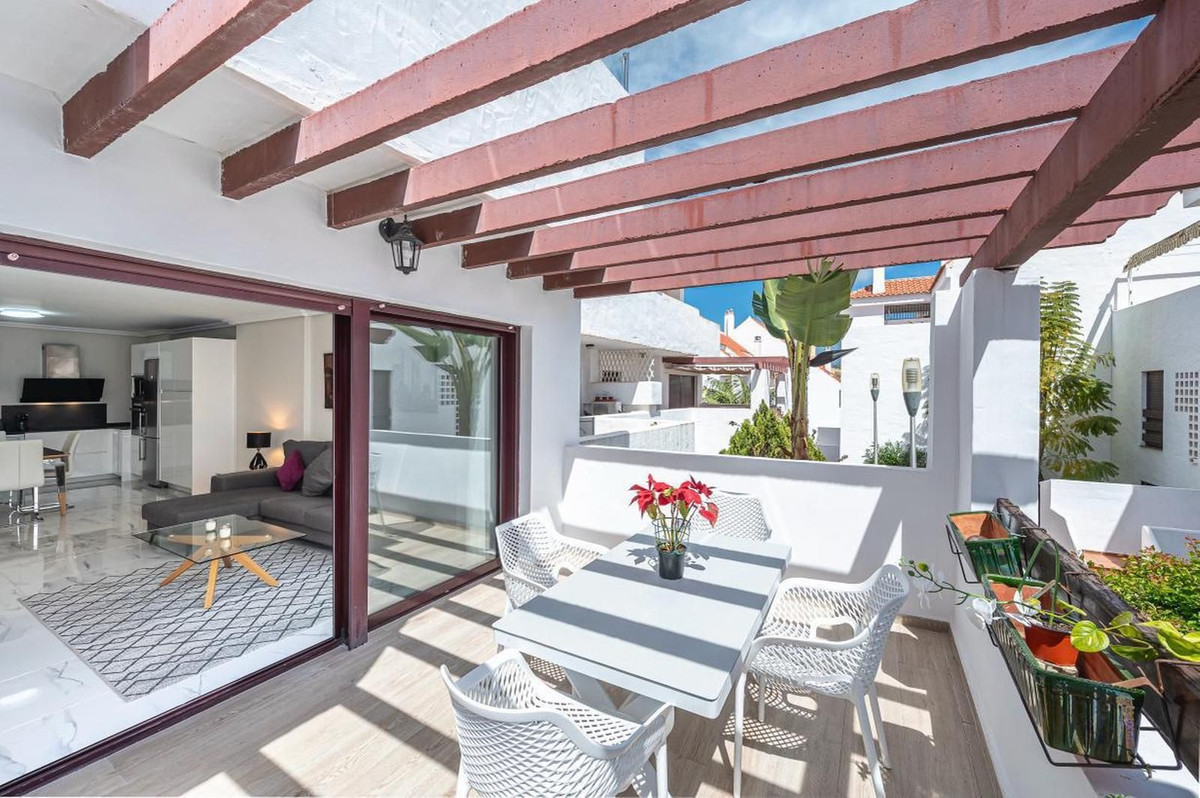 Piso de 3 Dormitorios en venta en Nueva Andalucía, Marbella