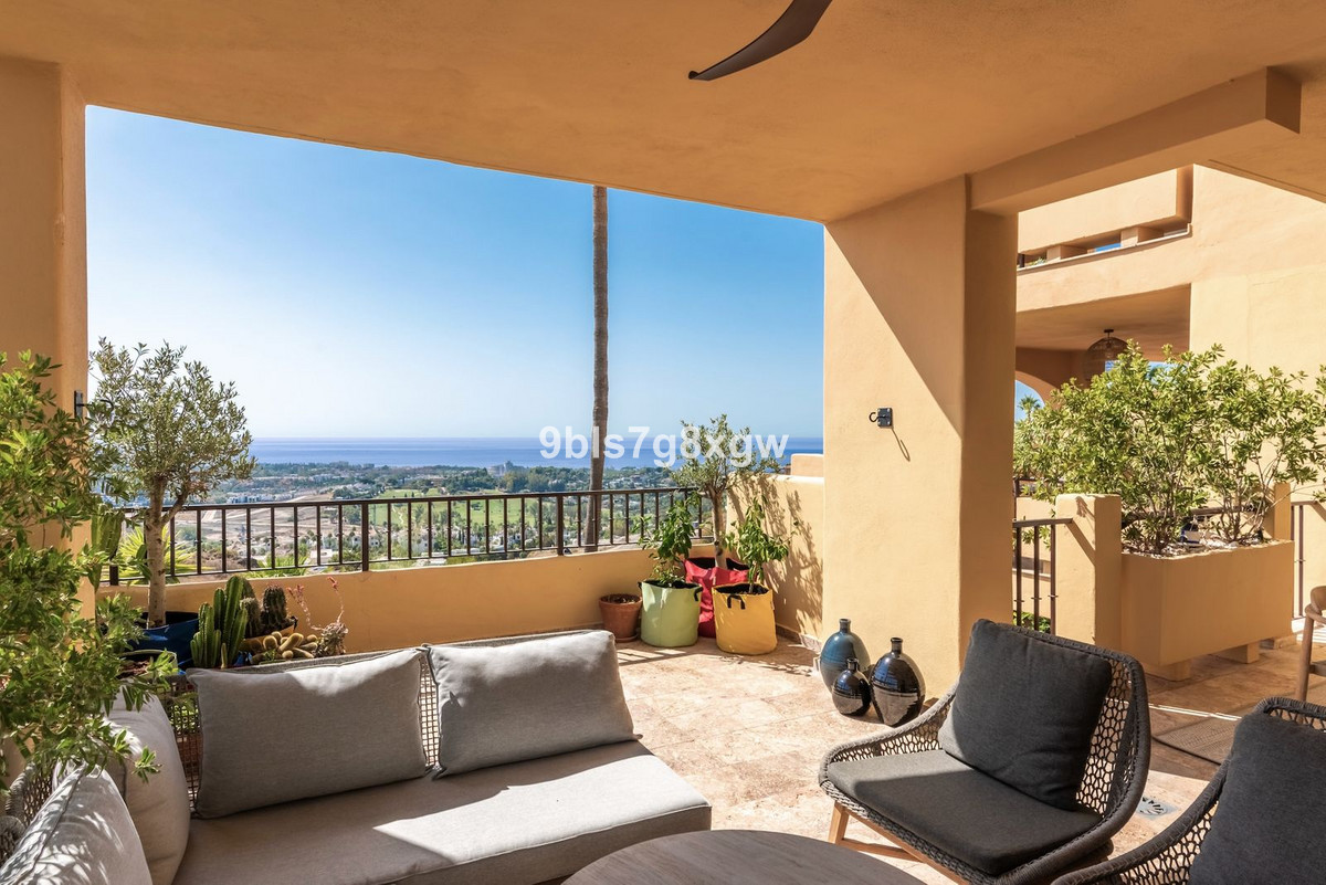 3 Bed, 2 Bath - Apartment for Sale in Benahavis