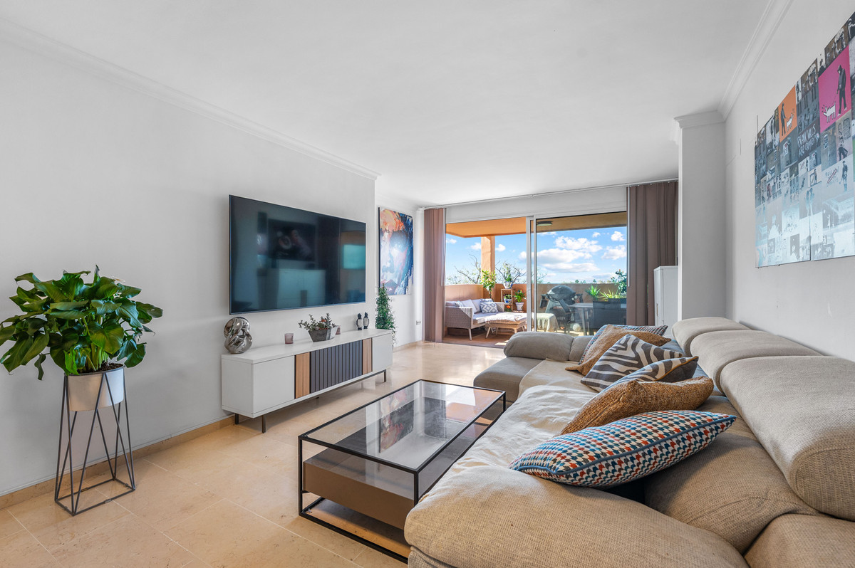 Piso de 2 Dormitorios en venta en Elviria, Marbella
