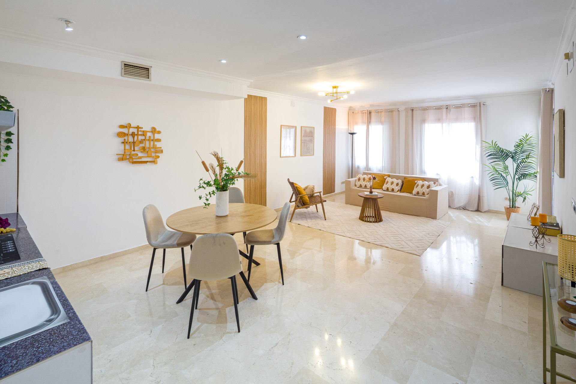 2 Bed, 2 Bath - Apartment for Sale in Puerto Banus, Marbella