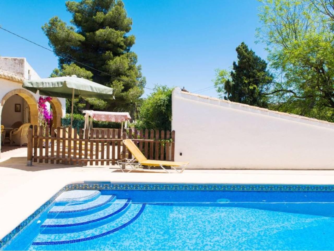 Casa Adosada de 2 Dormitorios y 1 Baño en venta en Xàbia