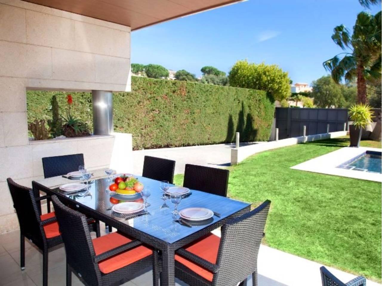 Casa Adosada de 4 Dormitorios en venta en Calonge