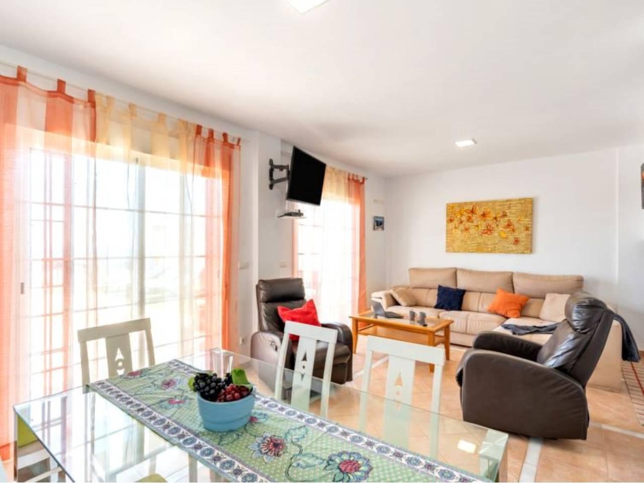 Casa Adosada de 4 Dormitorios y 3 Baños en venta en Almuñecar