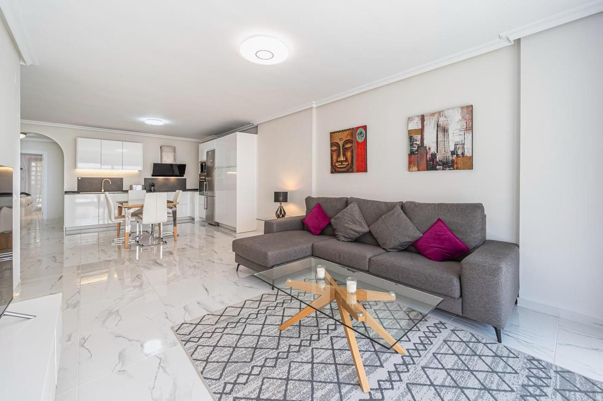 Piso de 3 Dormitorios en venta en Nueva Andalucía, Marbella