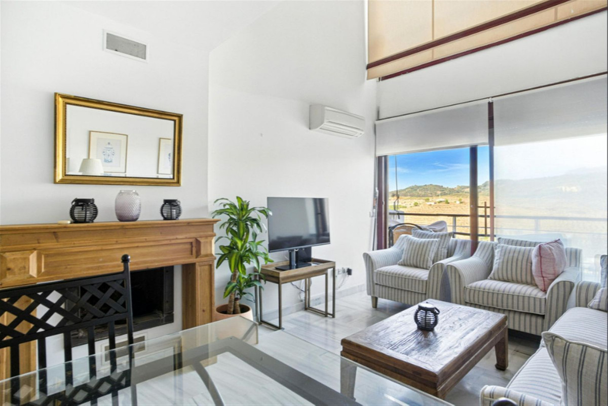 Ático de 3 Dormitorios y 2 Baños en venta en Benahavís