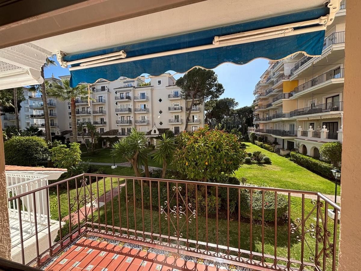 Piso de 3 Dormitorios en venta en Nueva Andalucía, Marbella