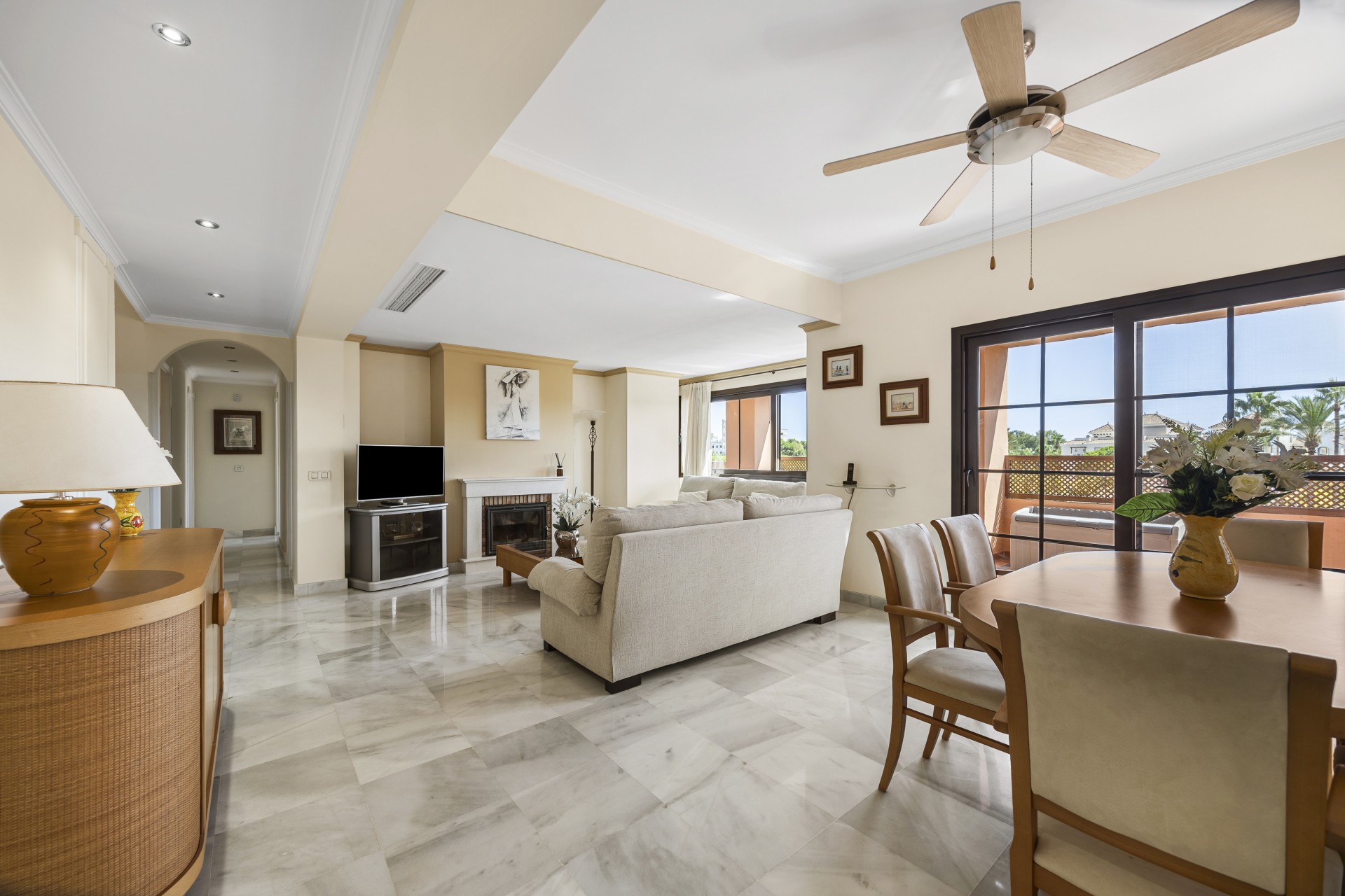 Ático de 5 Dormitorios y 4 Baños en venta en Estepona