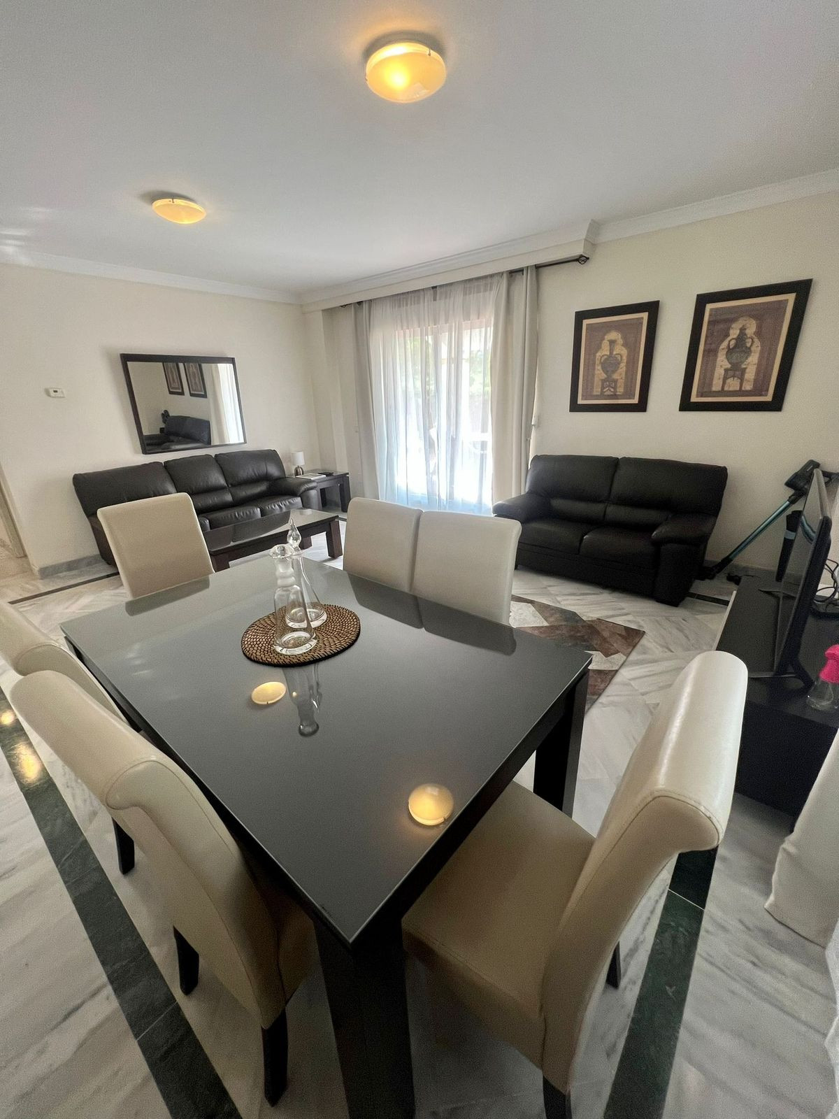 Piso de 2 Dormitorios en venta en Nueva Andalucía, Marbella