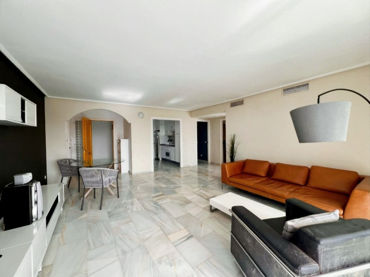 Ático de 3 Dormitorios en venta en Estepona