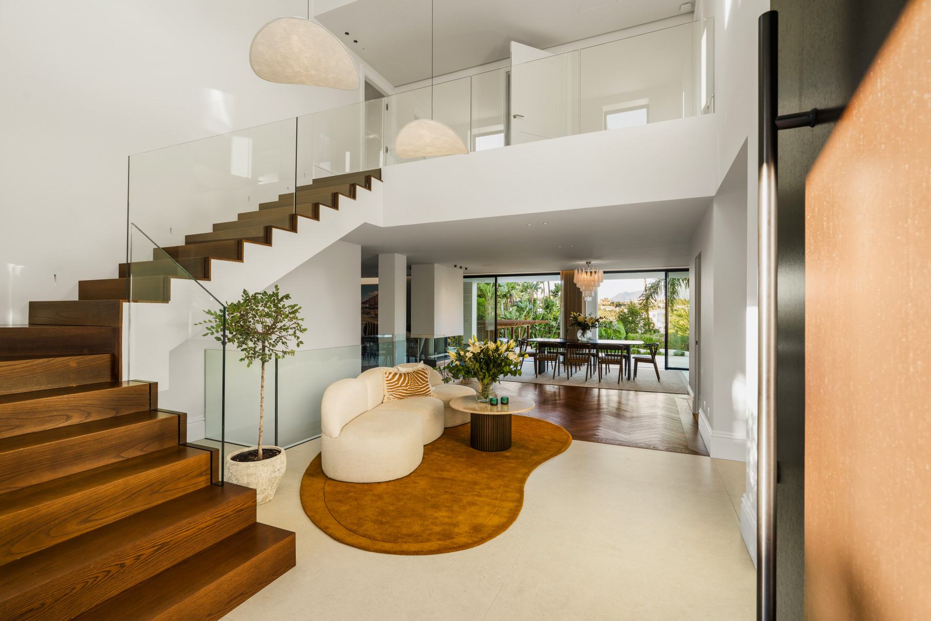 Casa de 6 Dormitorios y 6 Baños en venta en Nueva Andalucía, Marbella