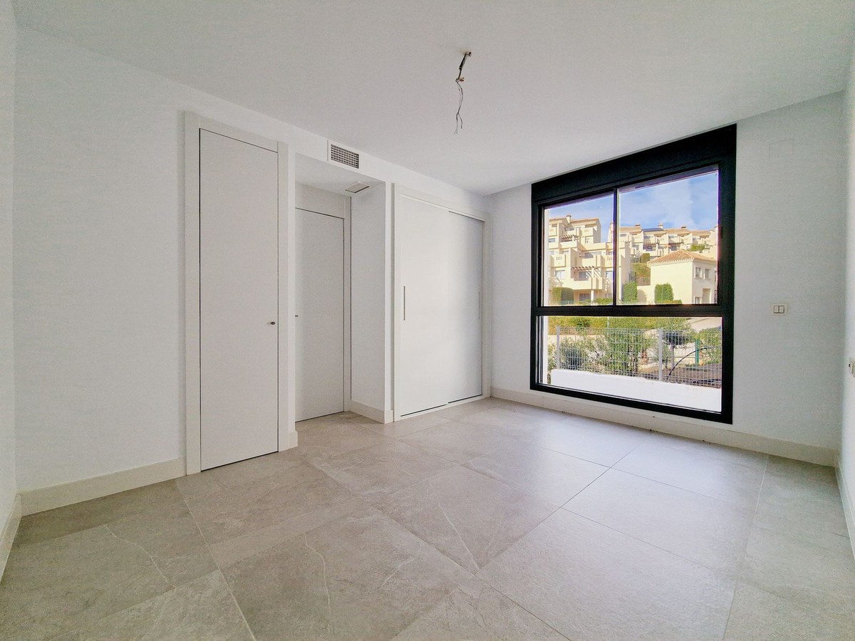 Piso de 2 Dormitorios en venta en Artola, Marbella