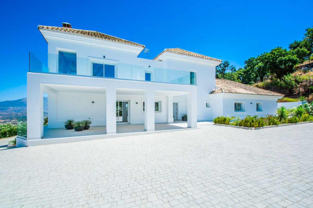 Casa de 4 Dormitorios en venta en La Mairena, Marbella