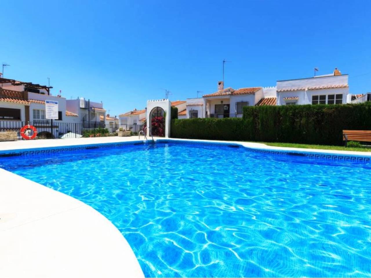 Casa Adosada de 3 Dormitorios en venta en Nerja
